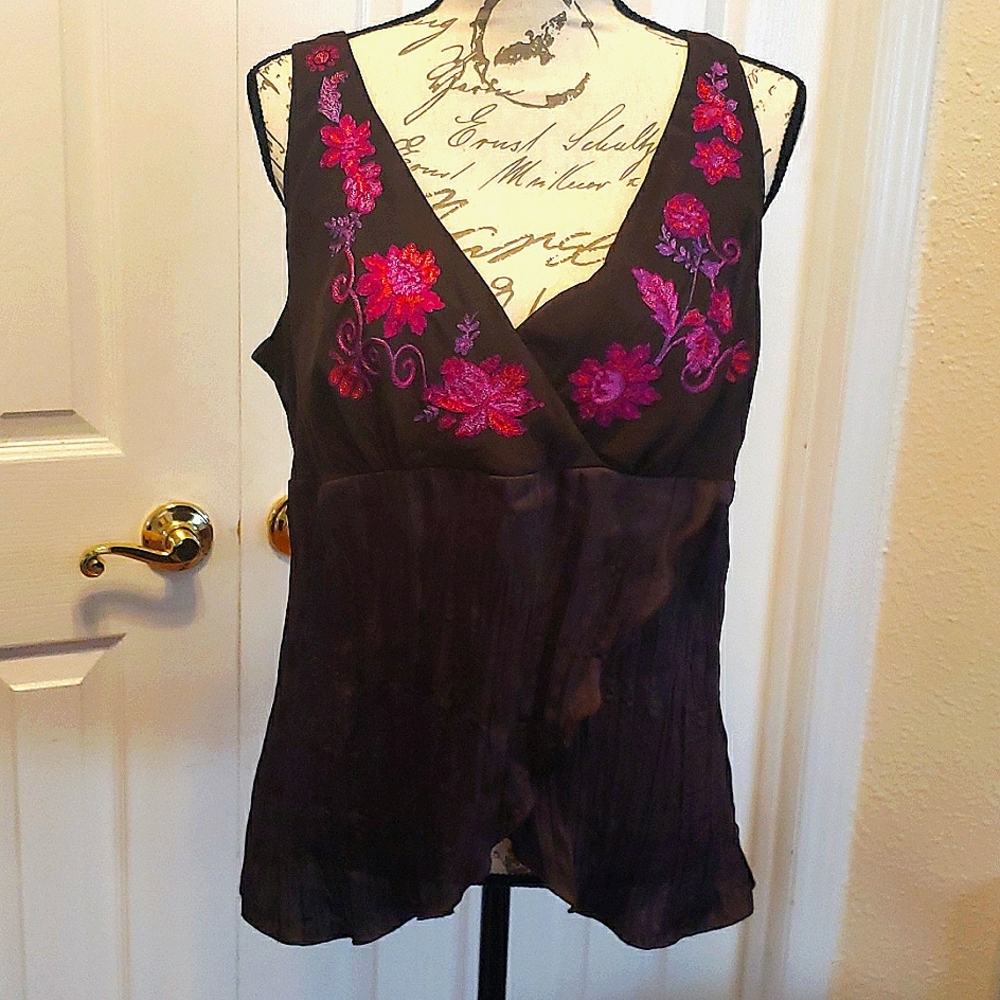 Adorable Bandolino sleeveless top  brown with purple floral embroidery size 12